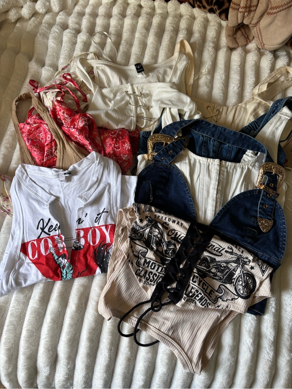 Lot of crop tops/going out tops Akira, fashion nova, Windsor
